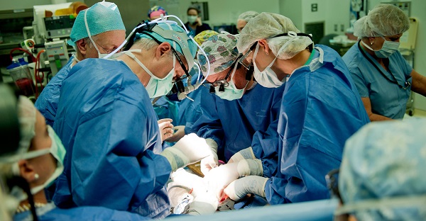 Transplantasi Rahim Pertama di Amerika Serikat